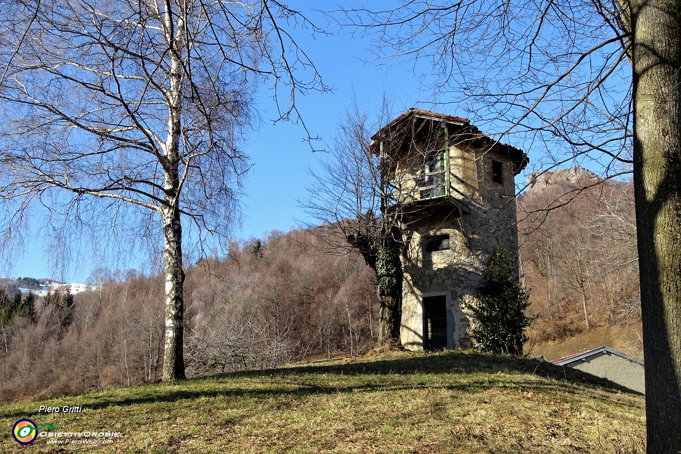 21 Torre degli Alpini, a dx il alto spunta il Corno Zuccone.JPG